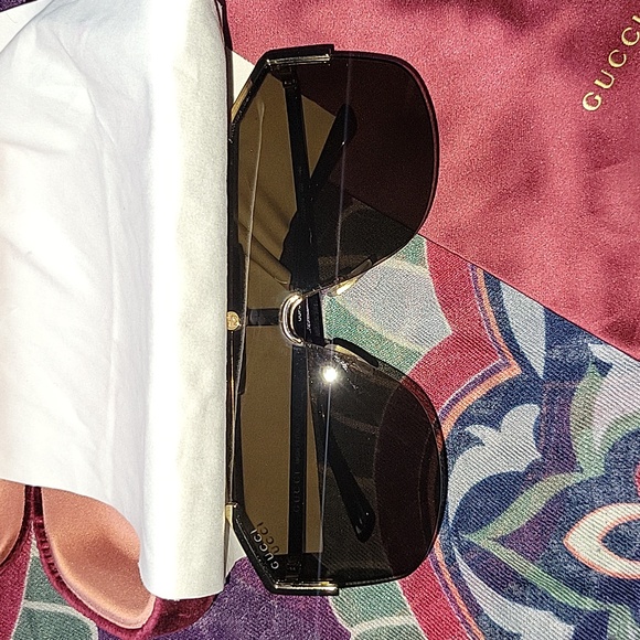 Authentic Gucci Sunglasses - Picture 3 of 13
